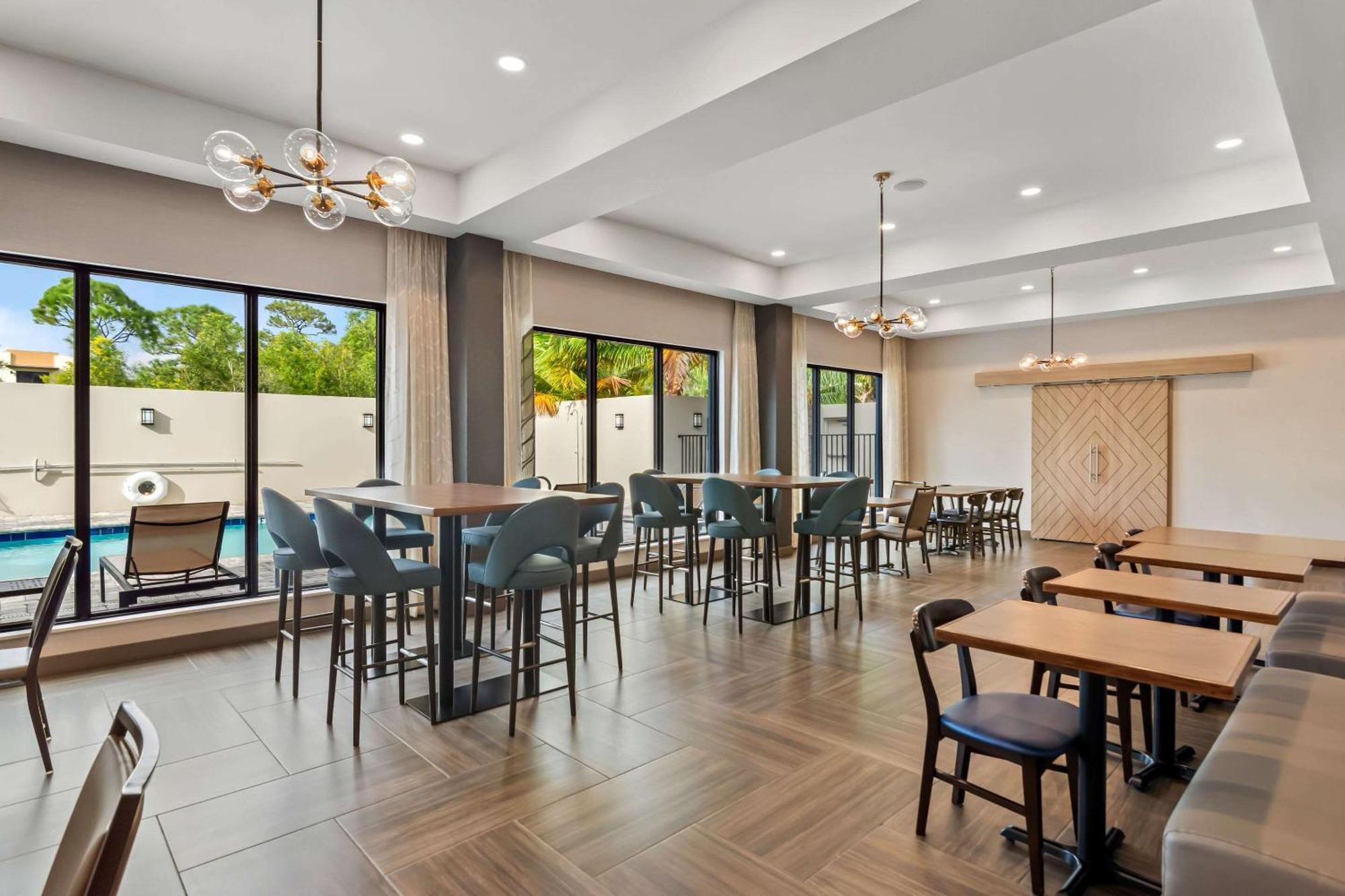 Comfort Suites Stuart-Hutchinson Island Экстерьер фото